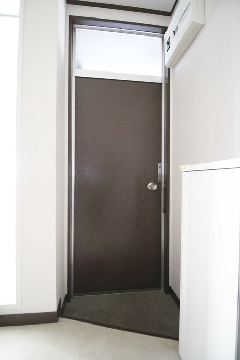 物件内観写真10　(玄関)