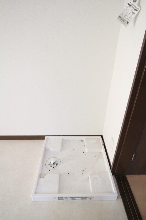 物件内観写真12　(洗濯機置場)