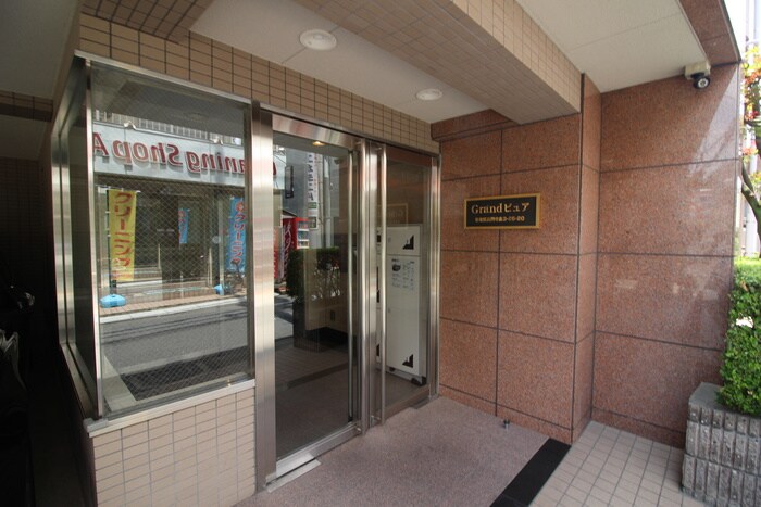 物件外観写真3　(エントランス部分)