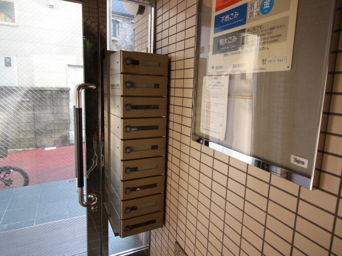 物件外観写真4　(エントランス部分)