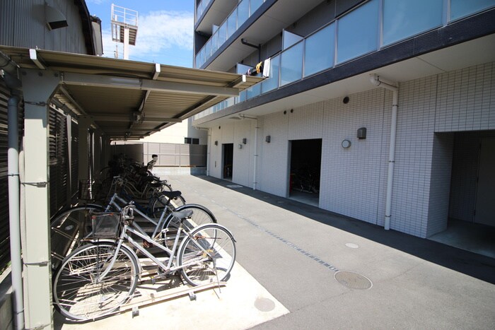 物件外観写真4　(駐輪場)