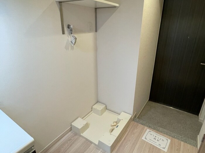 物件内観写真16　(洗濯機置場)