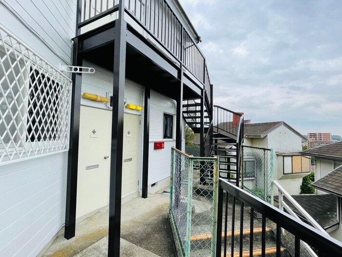 物件外観写真2　(エントランス部分)