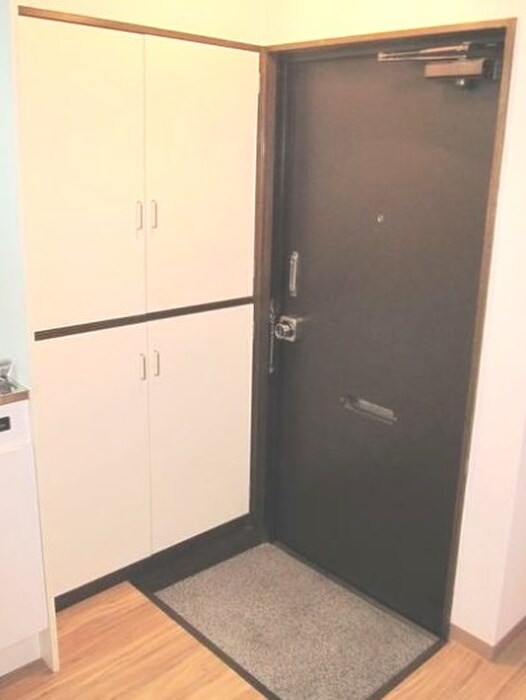 物件内観写真10　(玄関)