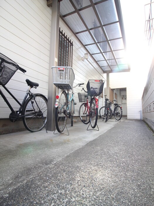 物件外観写真4　(駐輪場)