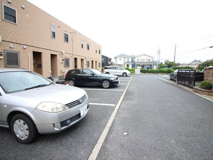 物件外観写真4　(駐車場)