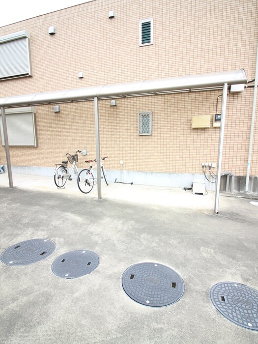 物件外観写真5　(駐輪場)