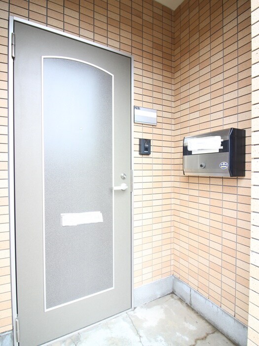 物件外観写真6　(エントランス部分)