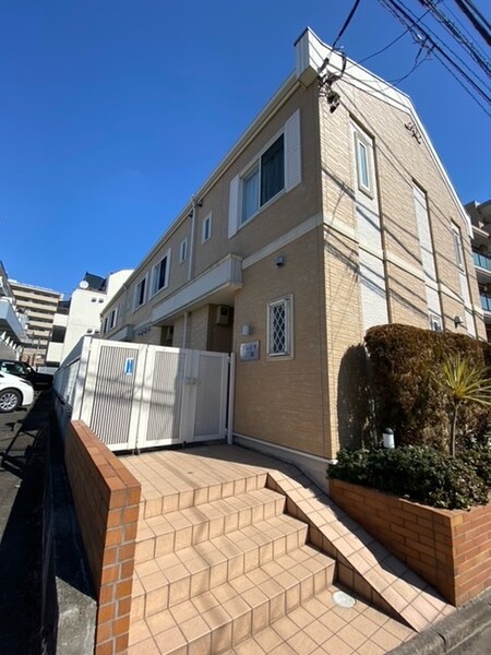 プレジオ三園外観写真