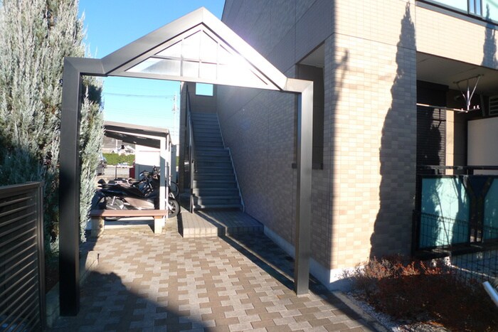 物件外観写真3　(エントランス部分)