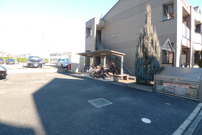 物件外観写真6　(駐車場)