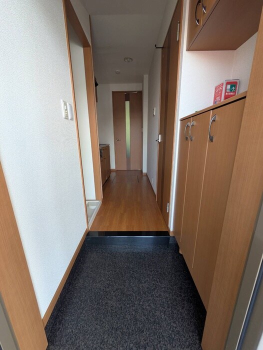 物件内観写真13　(玄関)