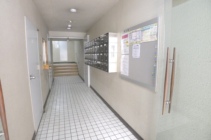 物件外観写真2　(エントランス部分)