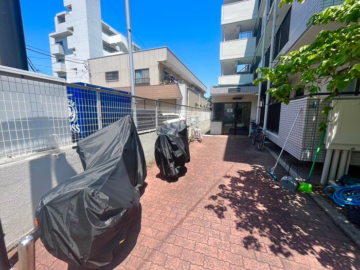 物件外観写真5　(エントランス部分)