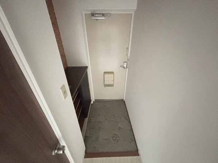 物件内観写真13　(玄関)