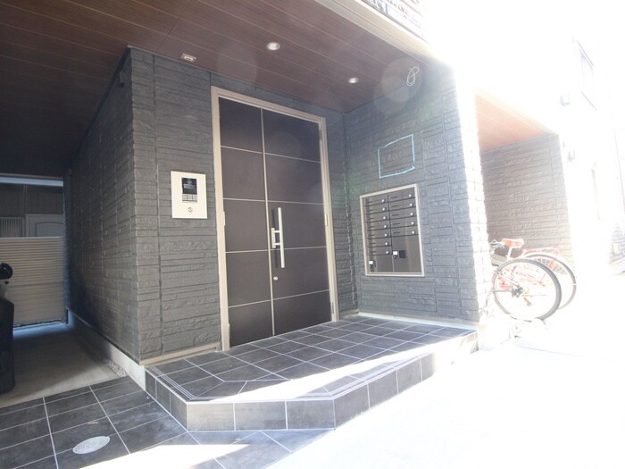 物件外観写真4　(エントランス部分)