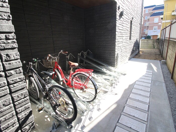 物件外観写真5　(駐輪場)