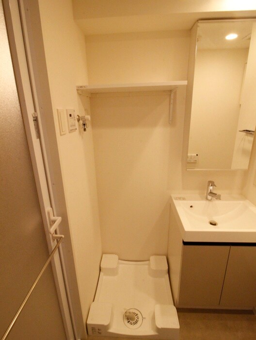 物件内観写真18　(洗濯機置場)