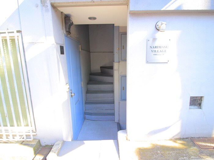 物件外観写真6　(エントランス部分)