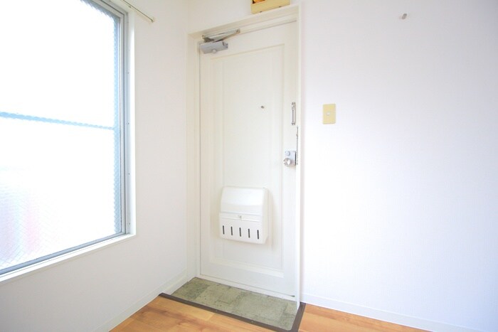 物件内観写真13　(玄関)