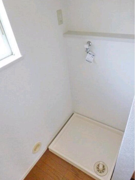 物件内観写真11　(洗濯機置場)