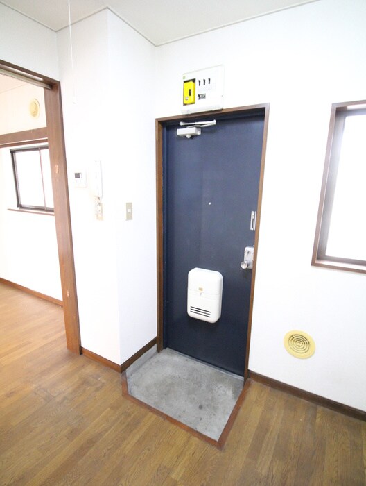 物件内観写真12　(玄関)