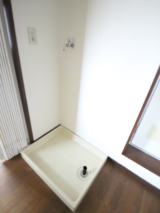 物件内観写真13　(洗濯機置場)