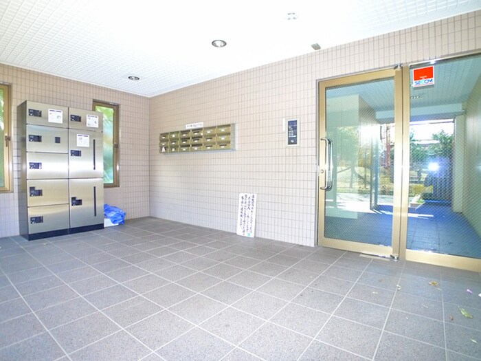 物件外観写真4　(エントランス部分)