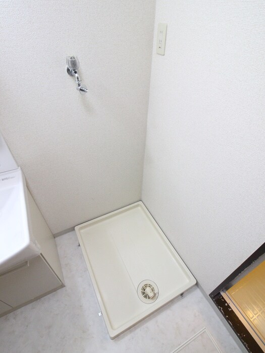 物件内観写真13　(洗濯機置場)