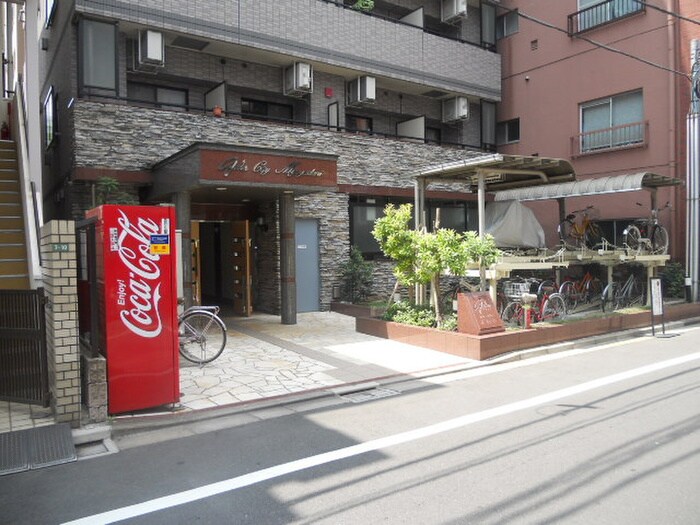 物件外観写真2　(エントランス部分)