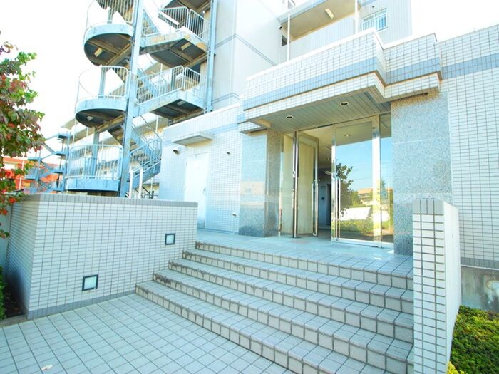 物件外観写真3　(エントランス部分)