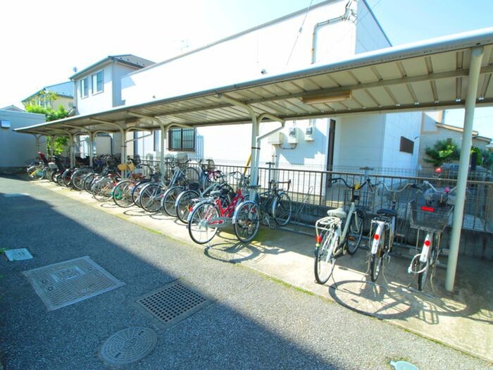 物件外観写真4　(駐輪場)