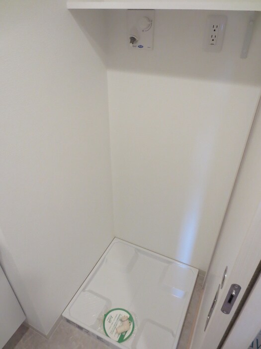 物件内観写真15　(洗濯機置場)