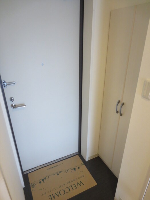 物件内観写真16　(玄関)
