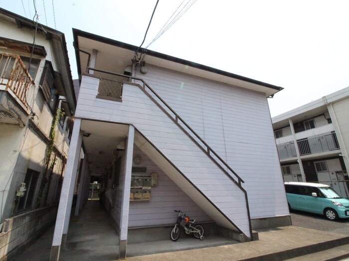 物件外観写真2　(エントランス部分)