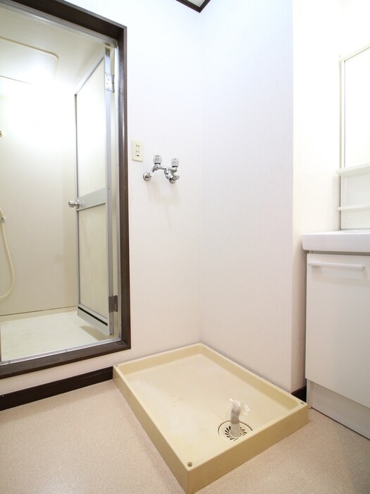 物件内観写真12　(洗濯機置場)