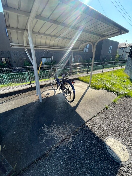 物件外観写真5　(駐輪場)