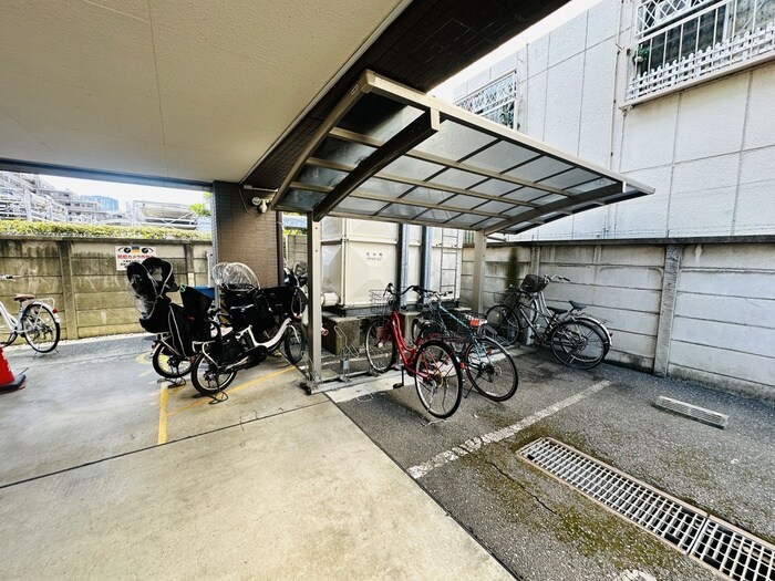 物件外観写真4　(駐輪場)