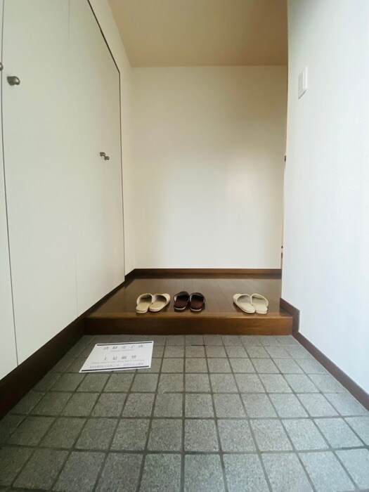 物件内観写真17　(玄関)