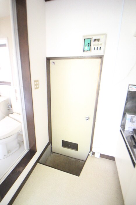 物件内観写真7　(玄関)