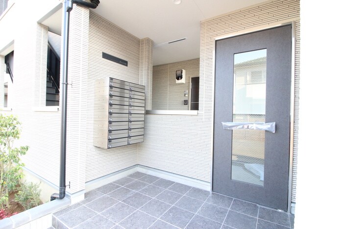 物件外観写真2　(エントランス部分)