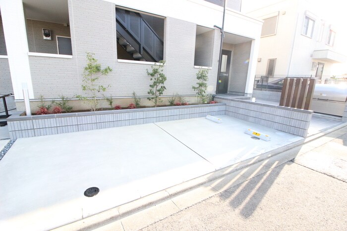 物件外観写真5　(駐車場)