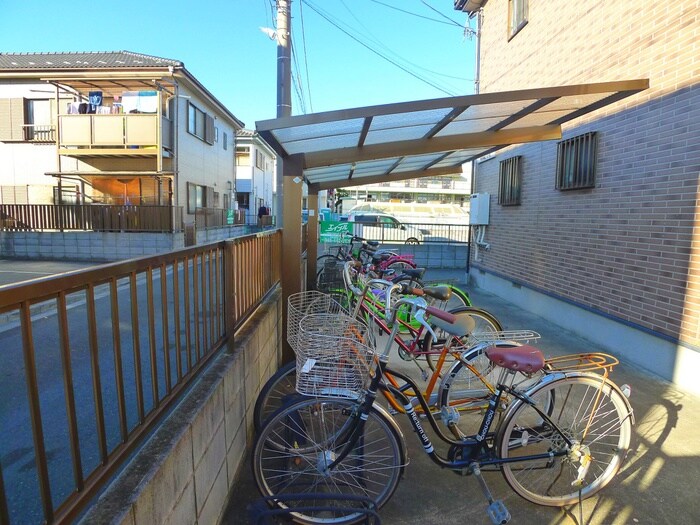 物件外観写真3　(駐輪場)