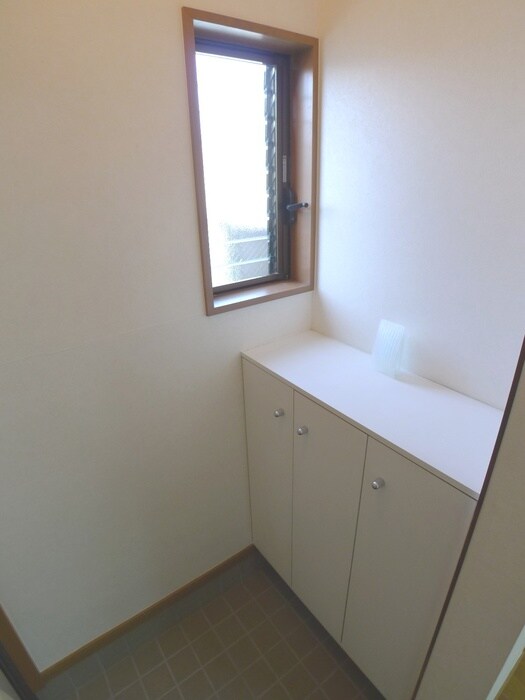 物件内観写真11　(玄関)