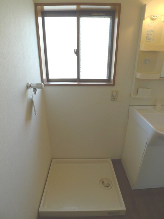 物件内観写真12　(洗濯機置場)