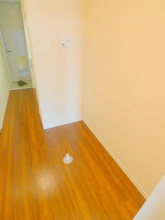 物件内観写真17　(洗濯機置場)