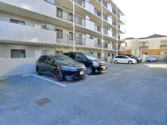 物件外観写真5　(駐車場)