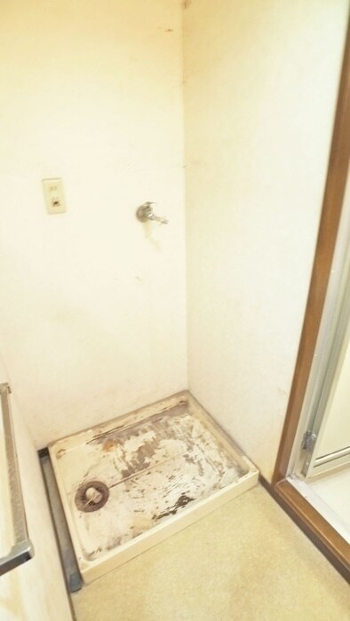 物件内観写真15　(洗濯機置場)