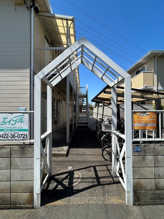 物件外観写真4　(エントランス部分)