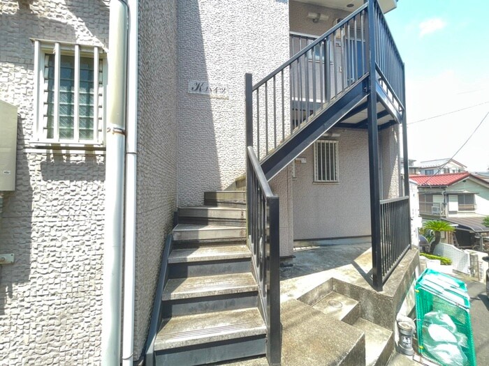 物件外観写真3　(エントランス部分)